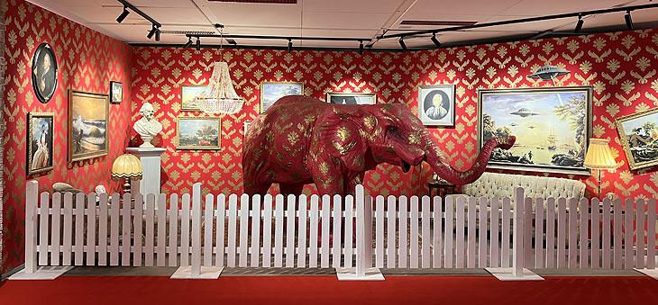 „House of Banksy – An Unauthorized Exhibition" ab 14.06.2024 im B-TWEEN, dem Untergeschoss des ehemaligen Galeria Kaufhof am Stachus (©Foto: Marikka-Laila Maisel) 